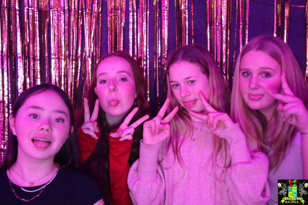 ../Images/Jeugd Opwarmbal Photobooth 201.jpg